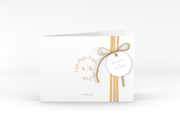 Hochzeitseinladung Filigrana A6 Klappkarte quer beige in reduziertem Design mit Initialen und zartem Blätterkranz
