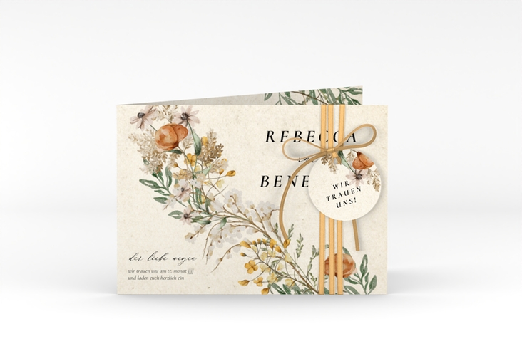Hochzeitseinladung Wildfang A6 Klappkarte quer beige hochglanz mit getrockneten Wiesenblumen