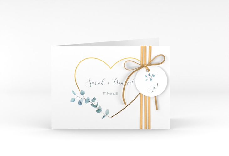 Hochzeitseinladung Greenheart A6 Klappkarte quer gold hochglanz mit elegantem Herz und Eukalyptus-Zweig