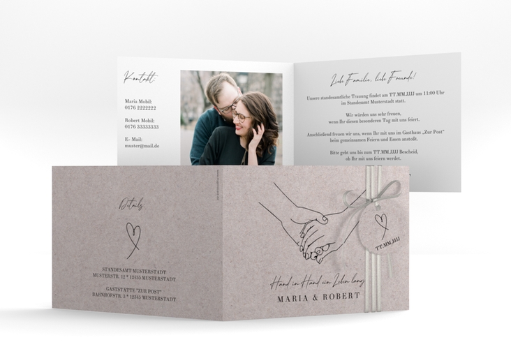 Hochzeitseinladung Hands A6 Klappkarte quer Kraftpapier mit sich haltenden Händen im Monoline-Stil