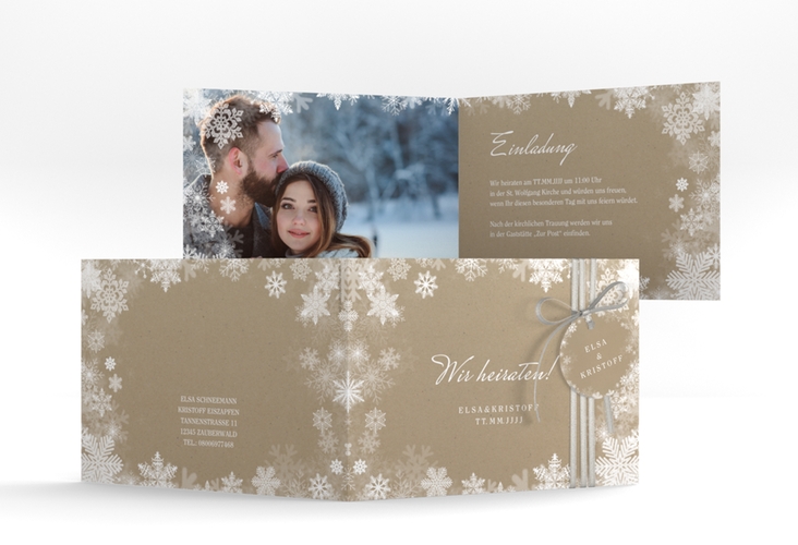 Hochzeitseinladung Snowfall A6 Klappkarte quer Kraftpapier mit Schneeflocken für Winterhochzeit