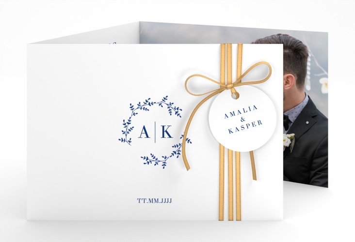 Hochzeitseinladung Filigrana A6 Doppel-Klappkarte blau hochglanz in reduziertem Design mit Initialen und zartem Blätterkranz