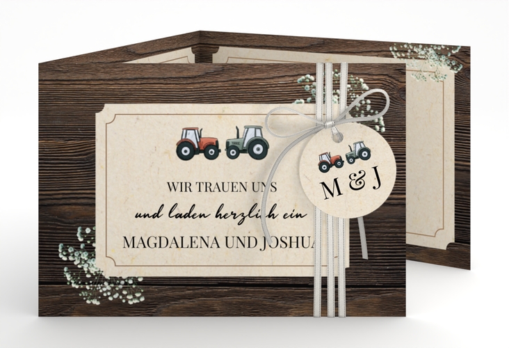 Hochzeitseinladung Bauernhochzeit A6 Doppel-Klappkarte braun in rustikaler Holz-Optik mit Schleierkraut und zwei kleinen Traktoren