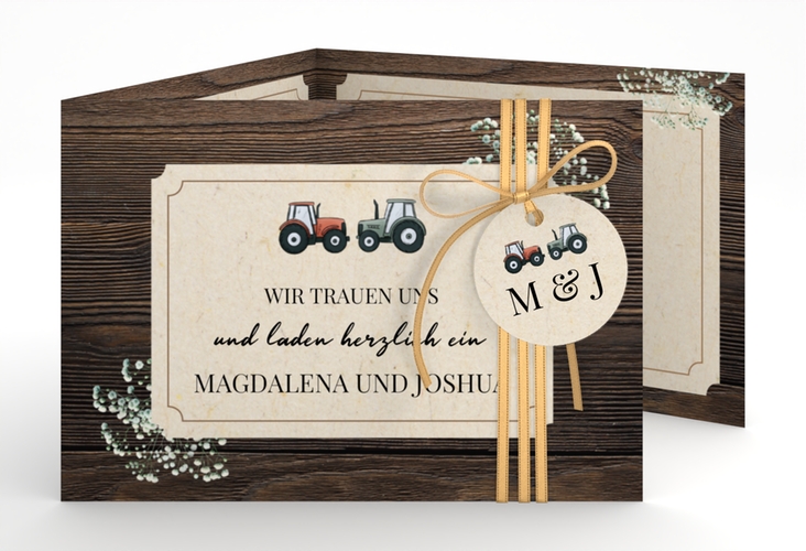 Hochzeitseinladung Bauernhochzeit A6 Doppel-Klappkarte in rustikaler Holz-Optik mit Schleierkraut und zwei kleinen Traktoren