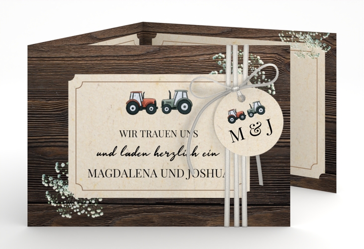Hochzeitseinladung Bauernhochzeit A6 Doppel-Klappkarte in rustikaler Holz-Optik mit Schleierkraut und zwei kleinen Traktoren