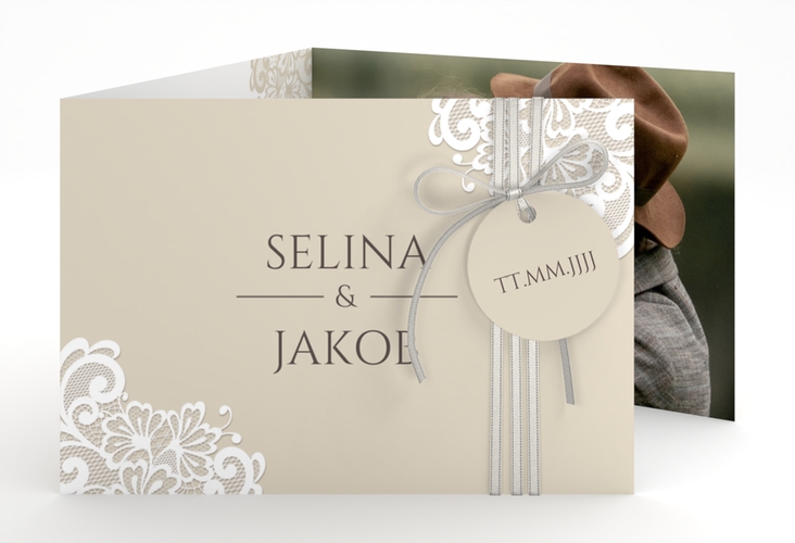 Hochzeitseinladung Vintage A6 Doppel-Klappkarte beige mit floraler Spitze