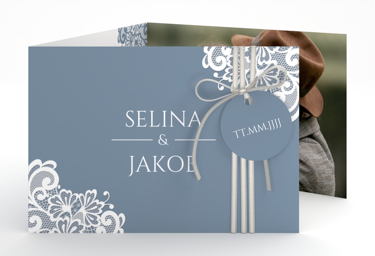Hochzeitseinladung Vintage A6 Doppel-Klappkarte blau mit floraler Spitze