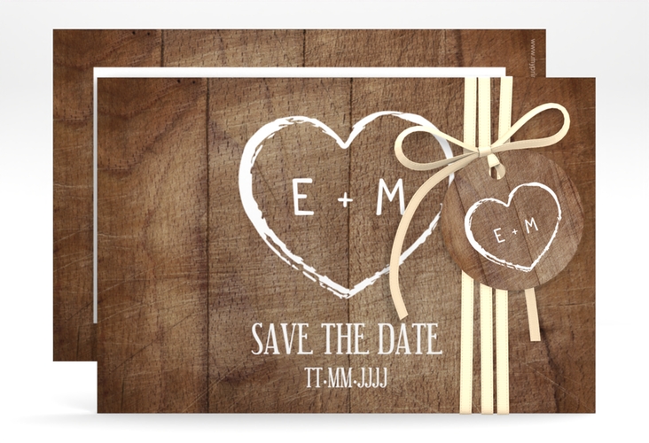 Save the Date-Karte Wood A6 Karte quer hochglanz in Holz-Optik mit Herz und Initialen
