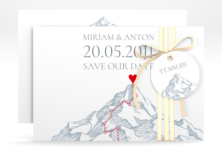 Save the Date-Karte Berge A6 Karte quer blau mit Berggipfel und eingezeichneter Route zum Herzen