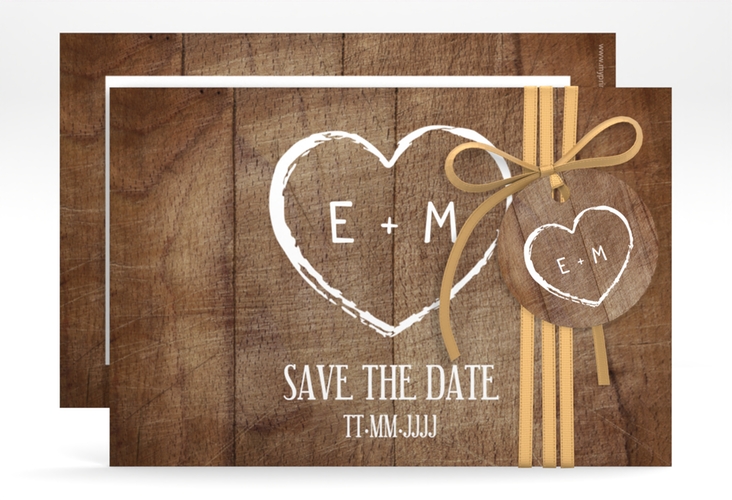Save the Date-Karte Wood A6 Karte quer hochglanz in Holz-Optik mit Herz und Initialen