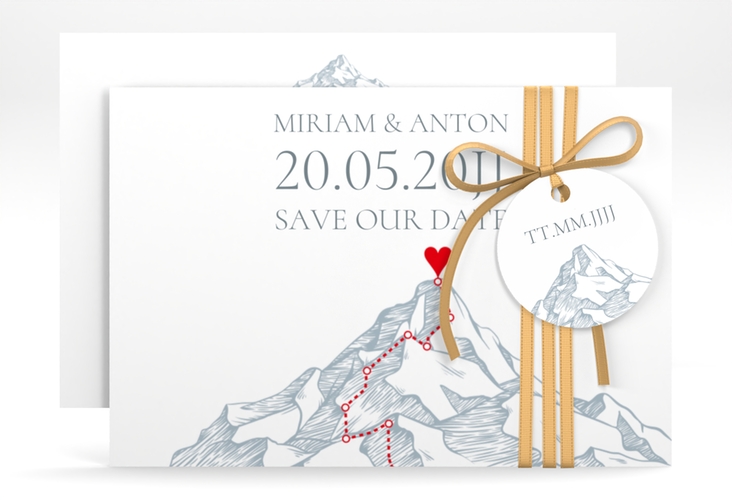Save the Date-Karte Berge A6 Karte quer blau mit Berggipfel und eingezeichneter Route zum Herzen