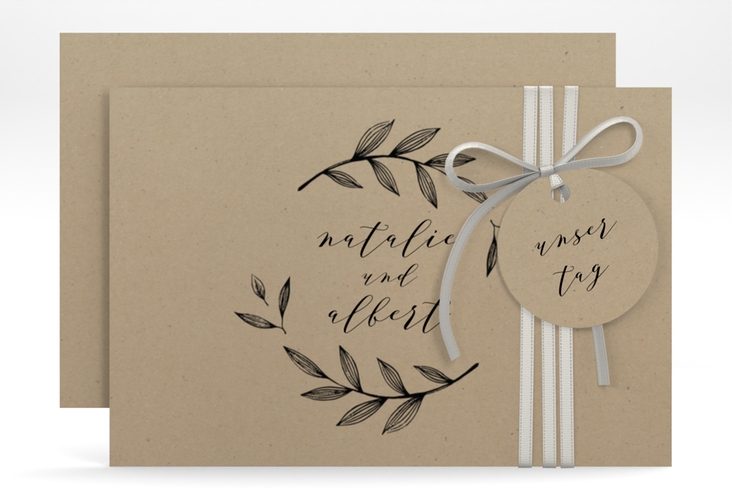 Save the Date-Karte Naturelove A6 Karte quer schwarz hochglanz in Kraftpapier-Optik mit Blattzeichnung