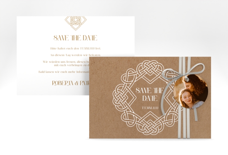 Save the Date-Karte Herzknoten A6 Karte quer Kraftpapier mit Goldrahmen und roten Herzen