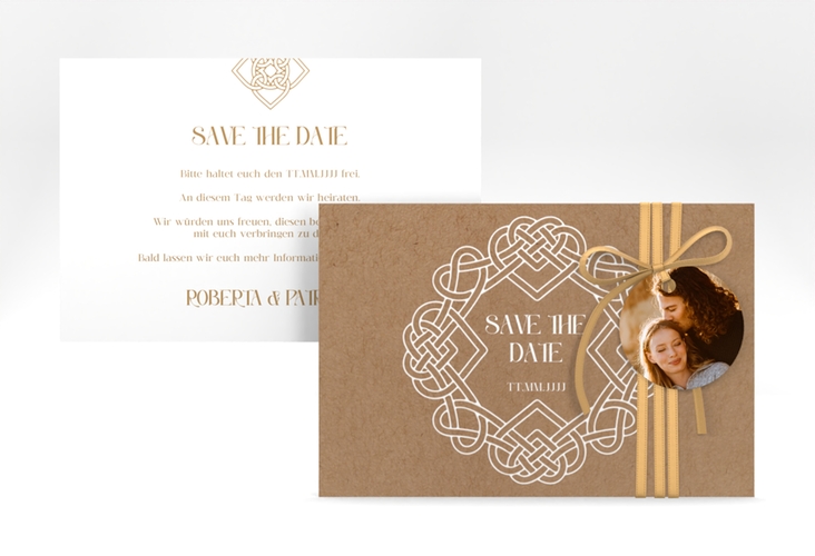 Save the Date-Karte Herzknoten A6 Karte quer Kraftpapier mit Goldrahmen und roten Herzen