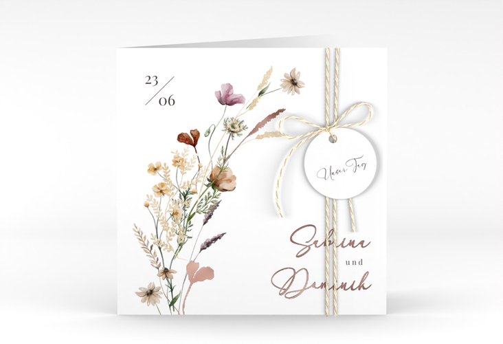 Hochzeitseinladung Sauvages quadr. Klappkarte rosegold mit getrockneten Wiesenblumen