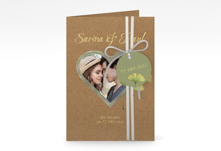 Einladungskarte Hochzeit Ginko A6 Klappkarte hoch silber mit Herz und zwei Ginkgo-Blättern