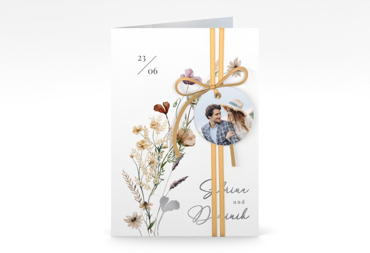 Einladungskarte Hochzeit Sauvages A6 Klappkarte hoch silber mit getrockneten Wiesenblumen