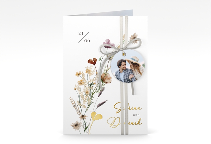 Einladungskarte Hochzeit Sauvages A6 Klappkarte hoch gold mit getrockneten Wiesenblumen