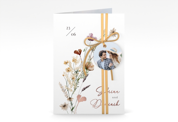 Einladungskarte Hochzeit Sauvages A6 Klappkarte hoch weiss rosegold mit getrockneten Wiesenblumen