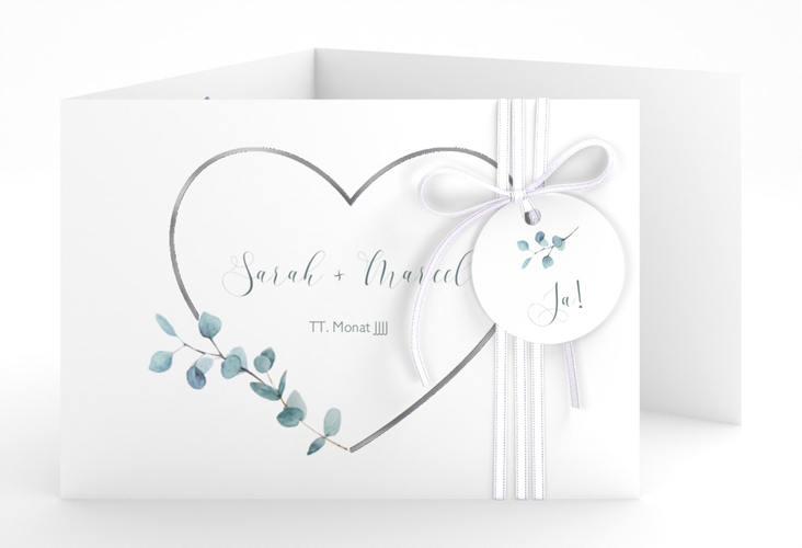 Hochzeitseinladung Greenheart A6 Doppel-Klappkarte grau silber mit elegantem Herz und Eukalyptus-Zweig