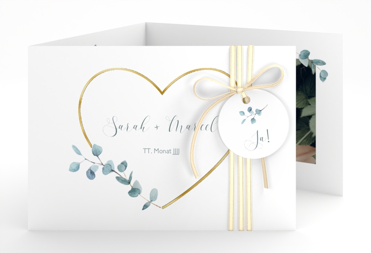 Hochzeitseinladung Greenheart A6 Doppel-Klappkarte grau gold mit elegantem Herz und Eukalyptus-Zweig