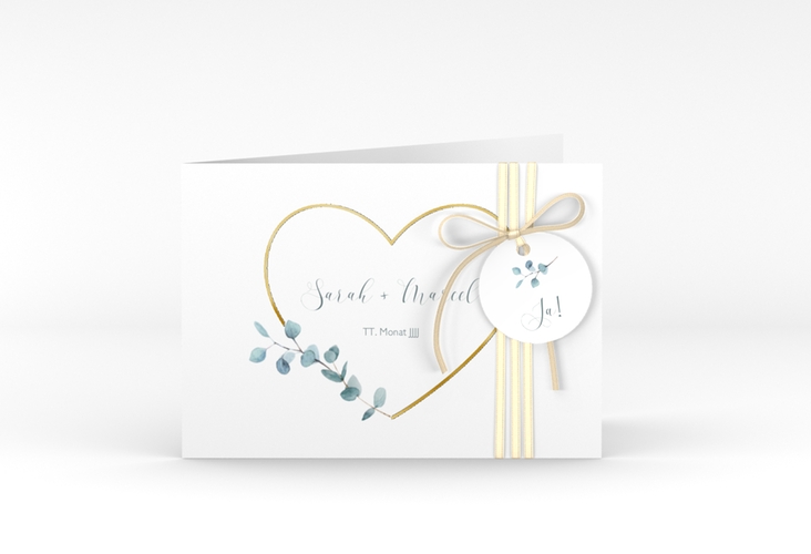 Hochzeitseinladung Greenheart A6 Klappkarte quer grau gold mit elegantem Herz und Eukalyptus-Zweig
