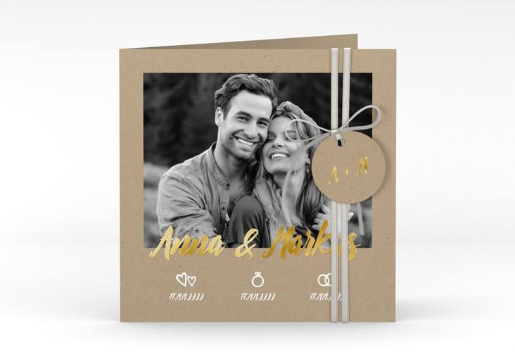 Hochzeitseinladung Icons quadr. Klappkarte gold mit großem Foto des Brautpaars