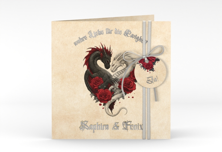 Hochzeitseinladung Drachenliebe quadr. Klappkarte silber mit schwarzem und weißem Drachen zu einem Herz verschlungen