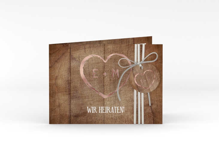 Hochzeitseinladung Wood A6 Klappkarte quer rosegold in rustikaler Holz-Optik mit Herz