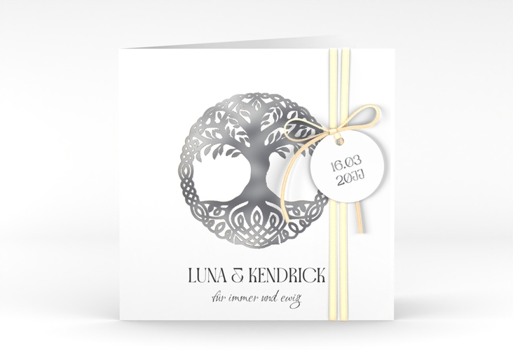 Hochzeitseinladung Lebensbaum quadr. Klappkarte weiss silber im Stil der Kelten und Wikinger