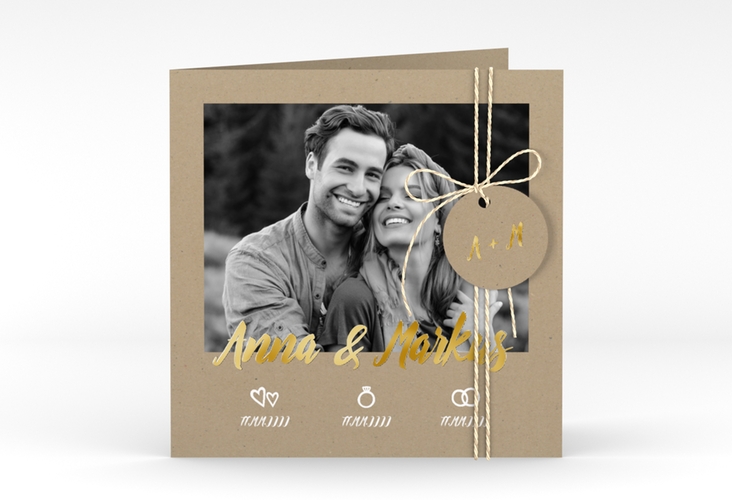 Hochzeitseinladung Icons quadr. Klappkarte Kraftpapier gold mit großem Foto des Brautpaars