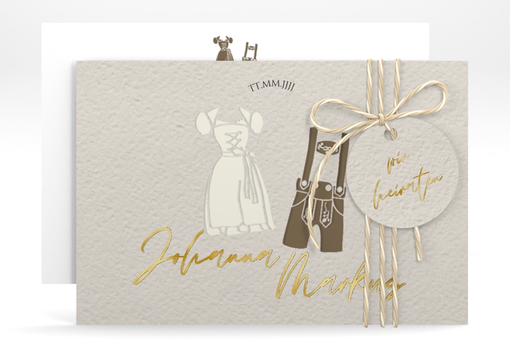 Save the Date-Karte Trachtenhochzeit A6 Karte quer gold mit Dirndl und Lederhose