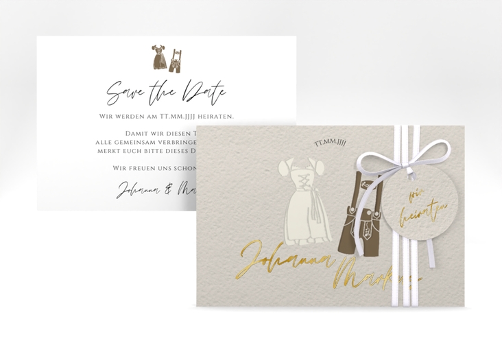 Save the Date-Karte Trachtenhochzeit A6 Karte quer gold mit Dirndl und Lederhose