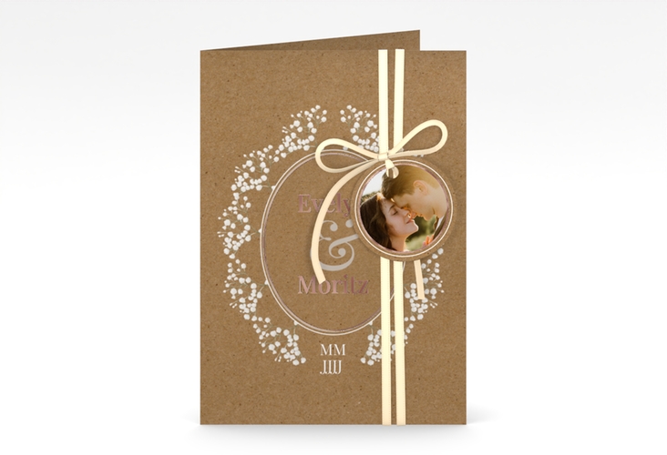 Einladungskarte Hochzeit Gypsophila A6 Klappkarte hoch Kraftpapier rosegold im Vintage-Stil mit Blumenkranz aus Schleierkraut