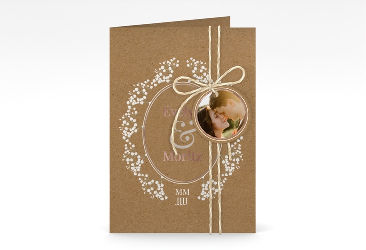 Einladungskarte Hochzeit Gypsophila A6 Klappkarte hoch Kraftpapier rosegold im Vintage-Stil mit Blumenkranz aus Schleierkraut