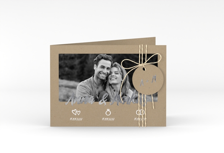 Hochzeitseinladung Icons A6 Klappkarte quer Kraftpapier silber in Kraftpapier-Optik mit Foto