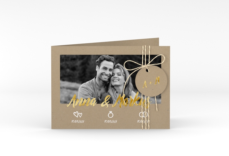 Hochzeitseinladung Icons A6 Klappkarte quer Kraftpapier gold in Kraftpapier-Optik mit Foto