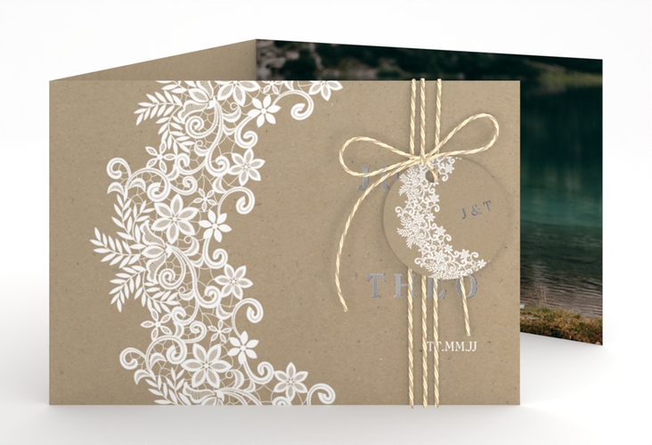Hochzeitseinladung Mariage A6 Doppel-Klappkarte Kraftpapier silber mit Bogen aus weißer Spitze