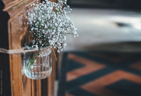 Schleierkraut bei einer Greenery-Hochzeitsfeier