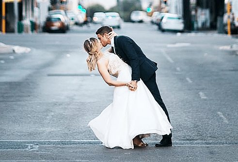 Moderne Hochzeit im Industrial-Chic