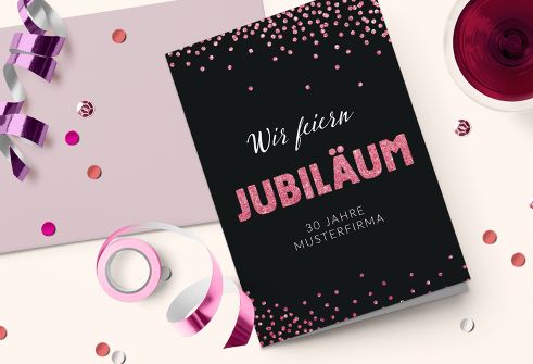 Party-Einladungskarte in Schwarz mit rosa Glitzer-Konfetti