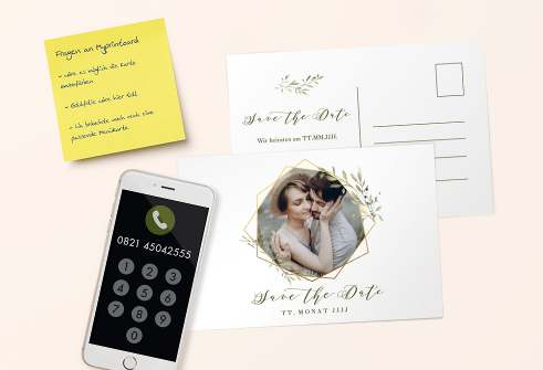 Save-the-Date Karten neben Smartphone