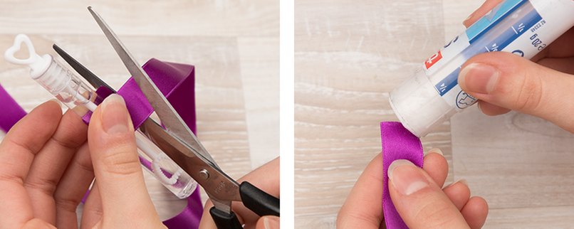 Satin-Band für Hochzeitsseifenblasen zurecht schneiden und mit Kleber bestreichen.