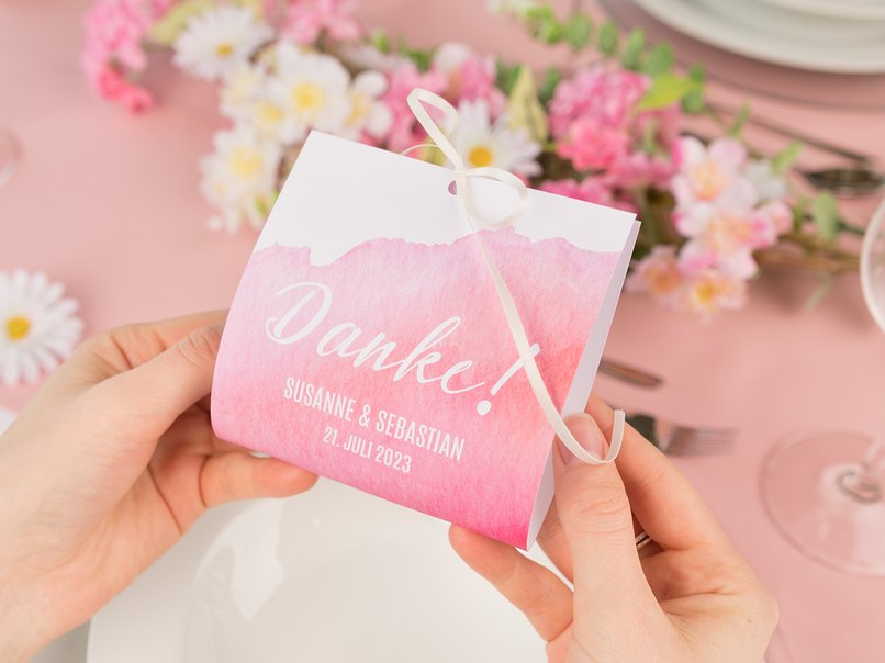 Ausgefallene Hochzeitsmandel-Verpackung mit Banderole.