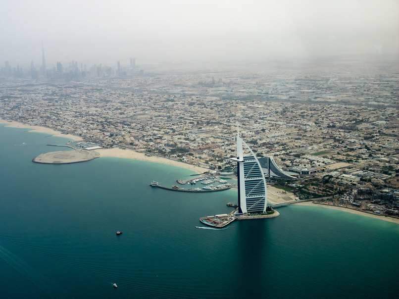 Burj al Arab an der Küste von Dubai