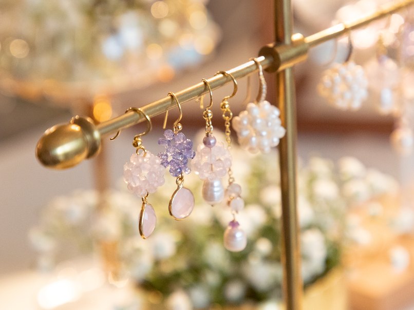 Dieser Schmuck aus Heilsteinen passt perfekt zur Persönlichkeit des Trägers