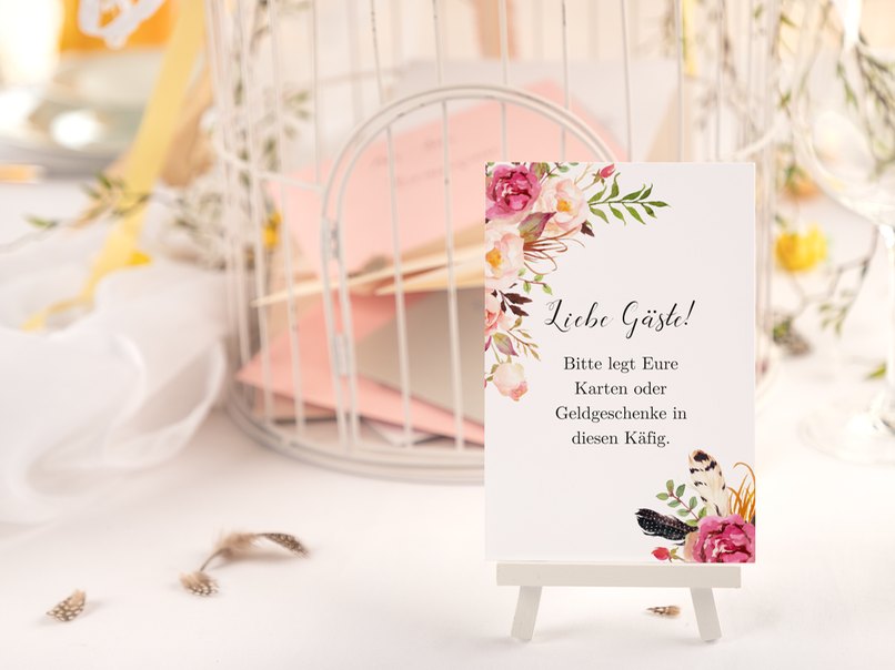 Ein Vogelkäfig für die Geldgeschenke ist Trend bei einer Boho-Hochzeit