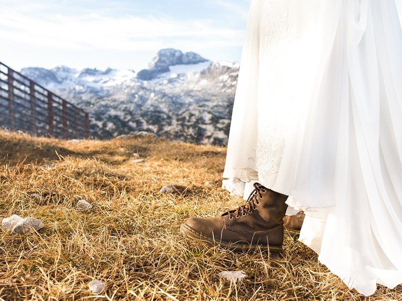 Die richtigen Schuhe sind bei einer Berghochzeit wichtig