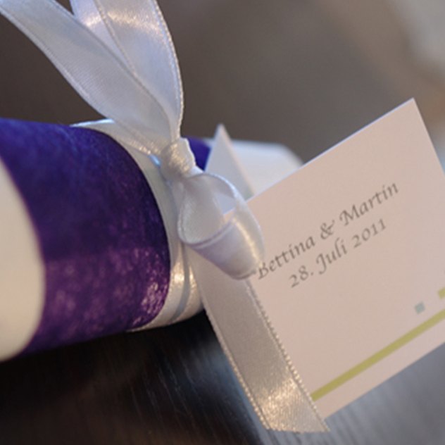 Serviettenbanderole mit Geschenkanhänger