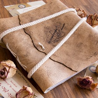 Mit ein paar Handgriffen lässt sich euer Gästebuch ungemein aufwerten Gästebuch in Vintage-Ledereinband